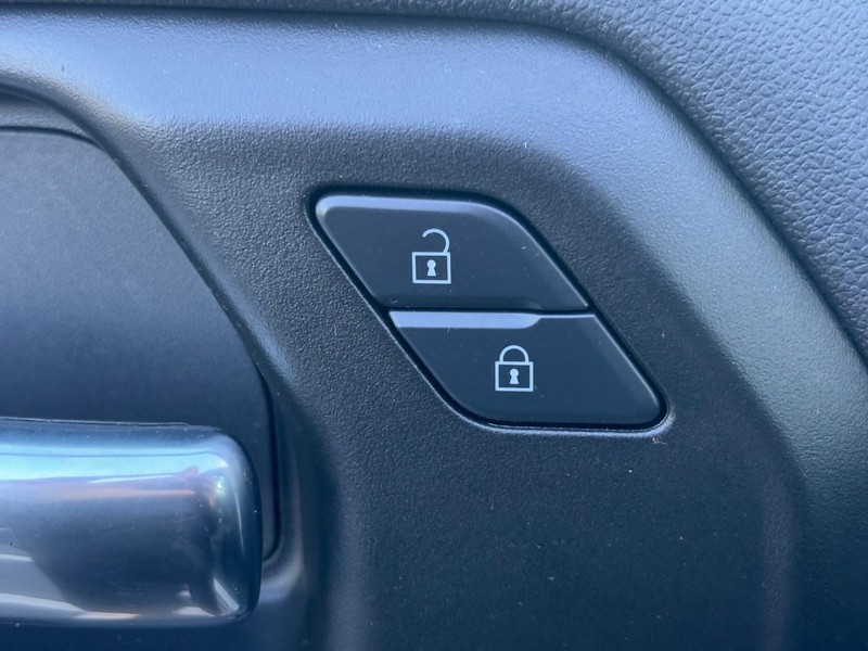 Chevrolet Silverado 1500 Vehicle Full-screen Gallery Image 19