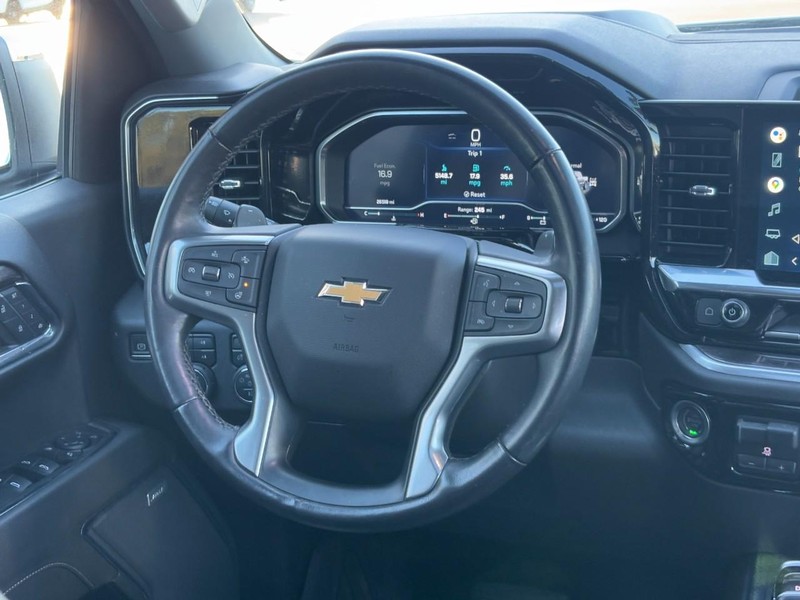 Chevrolet Silverado 1500 Vehicle Full-screen Gallery Image 12