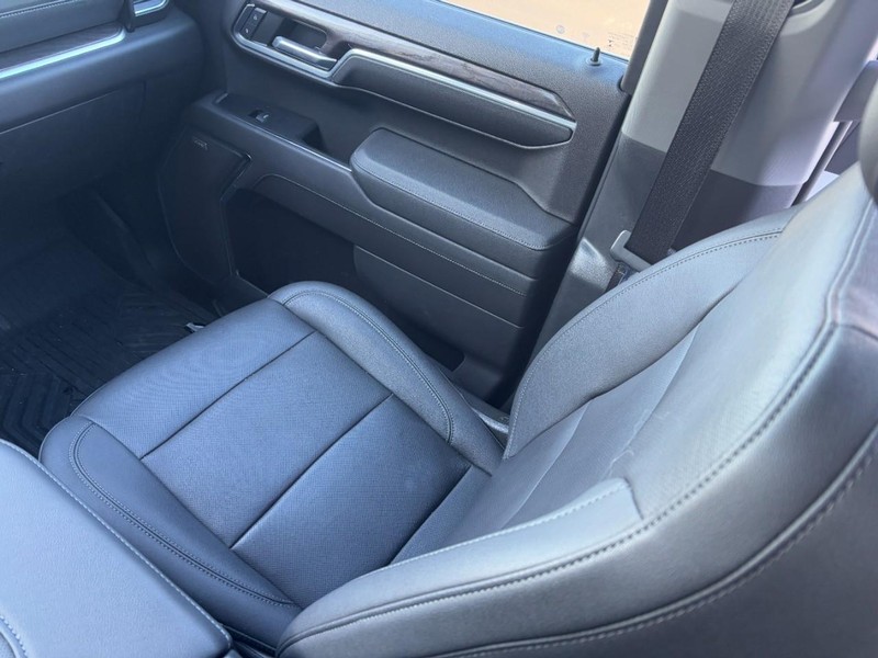 Chevrolet Silverado 1500 Vehicle Full-screen Gallery Image 15