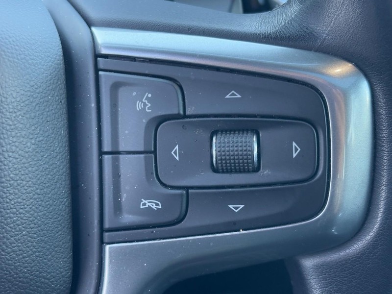 Chevrolet Silverado 1500 Vehicle Full-screen Gallery Image 18