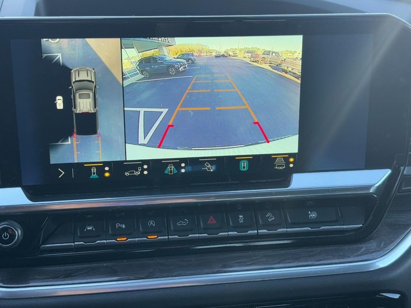 Chevrolet Silverado 1500 Vehicle Full-screen Gallery Image 21