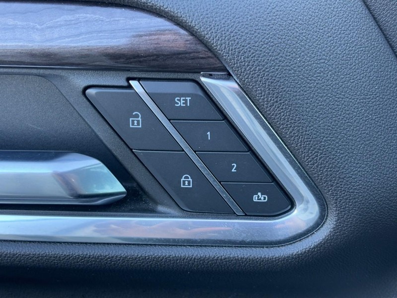 Chevrolet Silverado 1500 Vehicle Full-screen Gallery Image 25