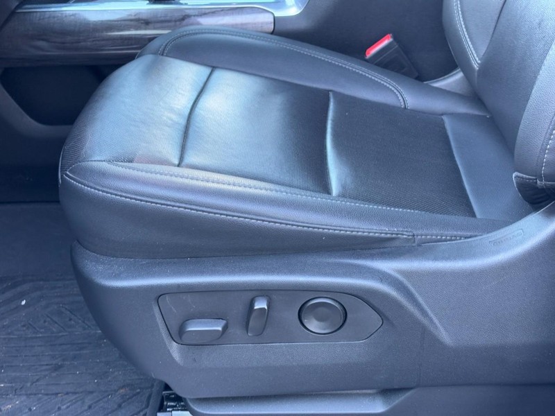 Chevrolet Silverado 1500 Vehicle Full-screen Gallery Image 26