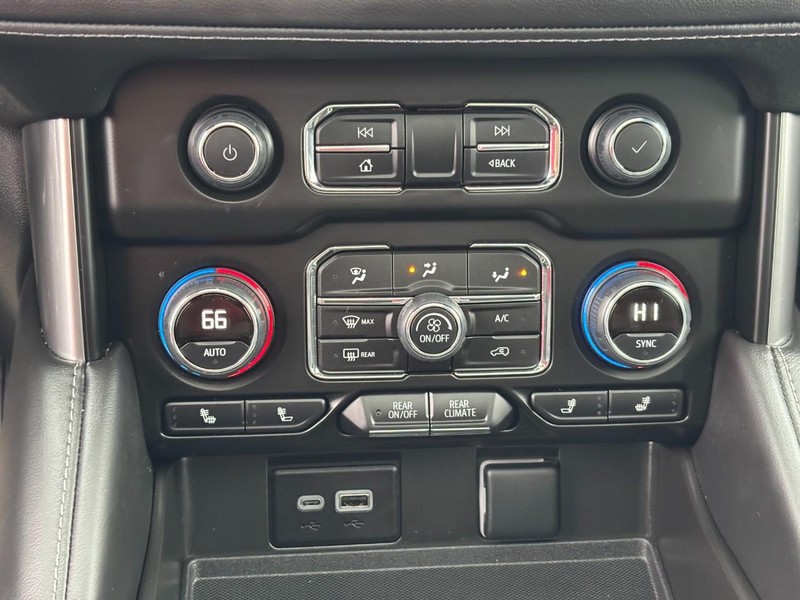 Chevrolet Tahoe Vehicle Full-screen Gallery Image 23