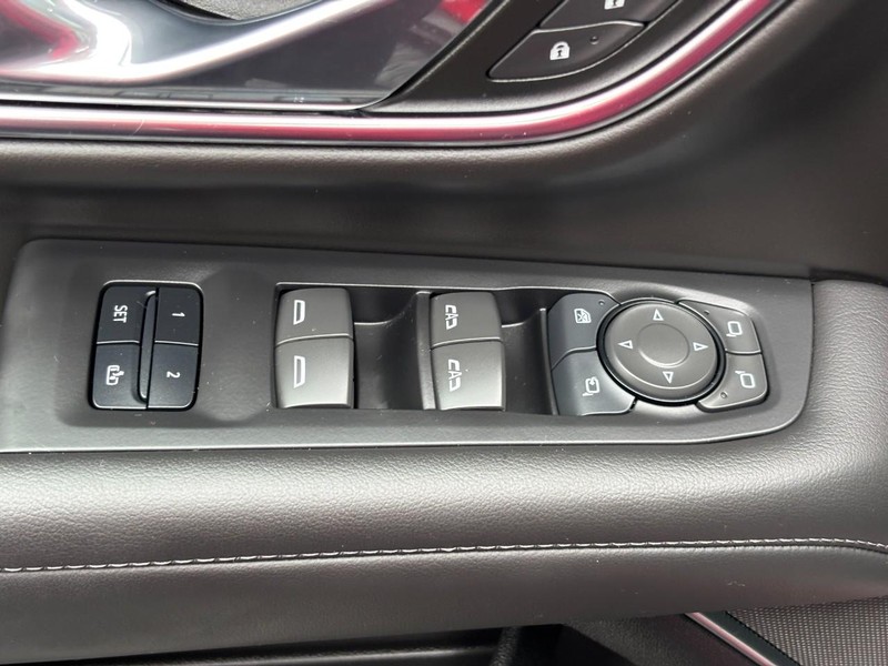 Chevrolet Tahoe Vehicle Full-screen Gallery Image 24