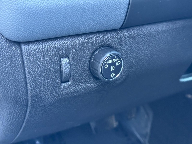 Chevrolet Colorado Vehicle Full-screen Gallery Image 15