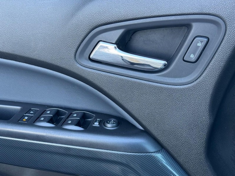 Chevrolet Colorado Vehicle Full-screen Gallery Image 21