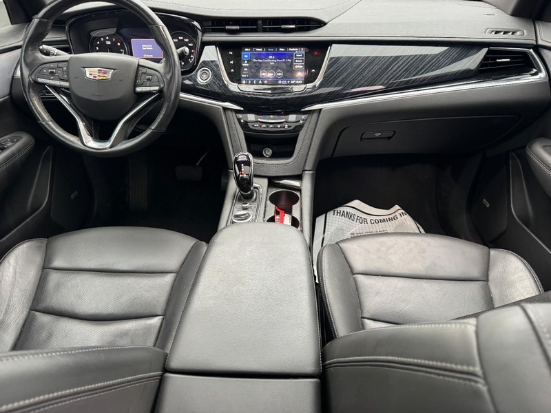 Cadillac XT6 Vehicle Full-screen Gallery Image 11