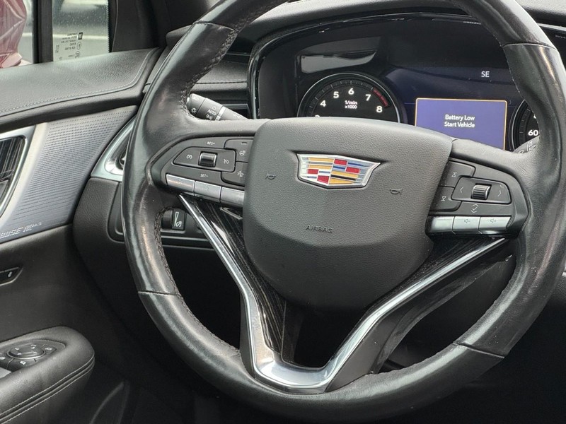 Cadillac XT6 Vehicle Full-screen Gallery Image 12