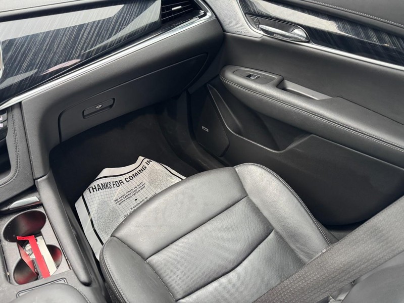 Cadillac XT6 Vehicle Full-screen Gallery Image 15