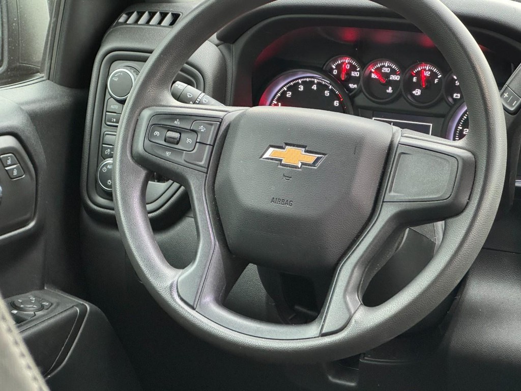 Chevrolet Silverado 1500 Vehicle Full-screen Gallery Image 11