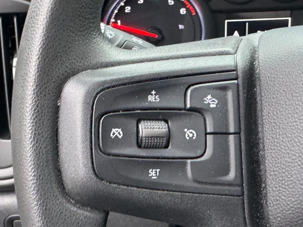 Chevrolet Silverado 1500 Vehicle Full-screen Gallery Image 16