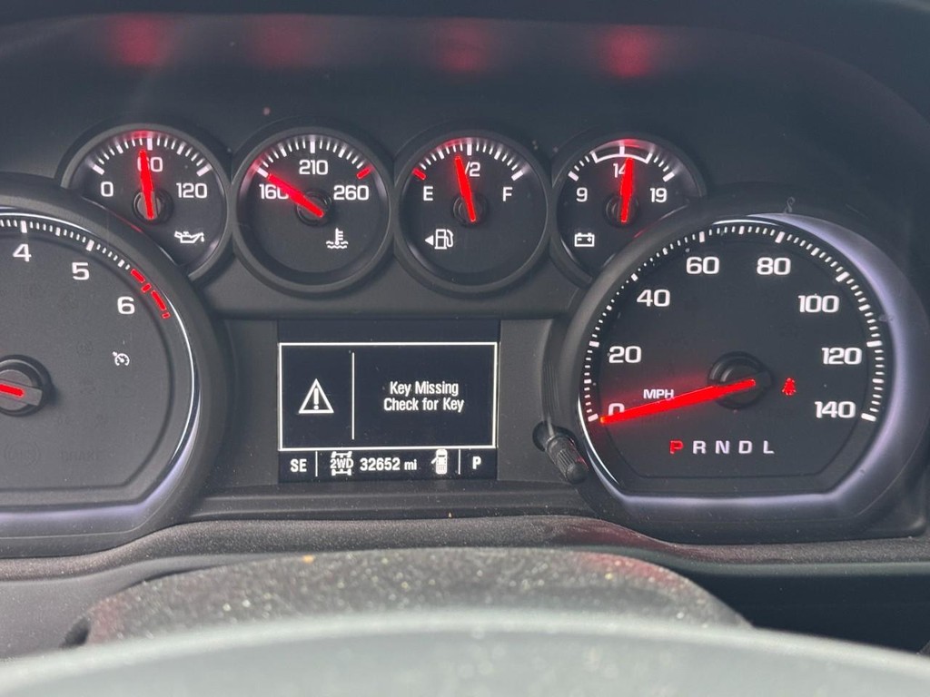 Chevrolet Silverado 1500 Vehicle Full-screen Gallery Image 17