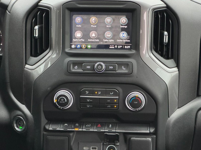Chevrolet Silverado 1500 Vehicle Full-screen Gallery Image 12