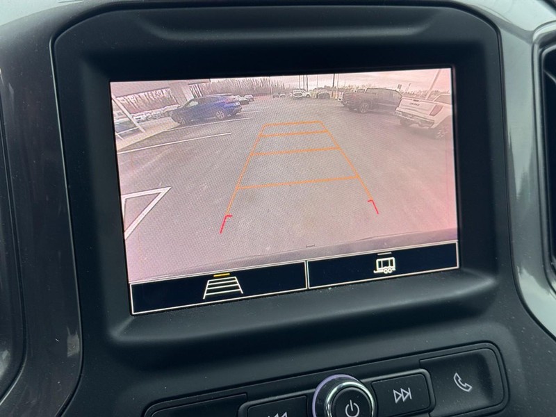 Chevrolet Silverado 1500 Vehicle Full-screen Gallery Image 18