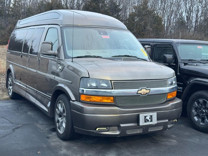 Chevrolet Express Cargo Van Vehicle Full-screen Gallery Image 02
