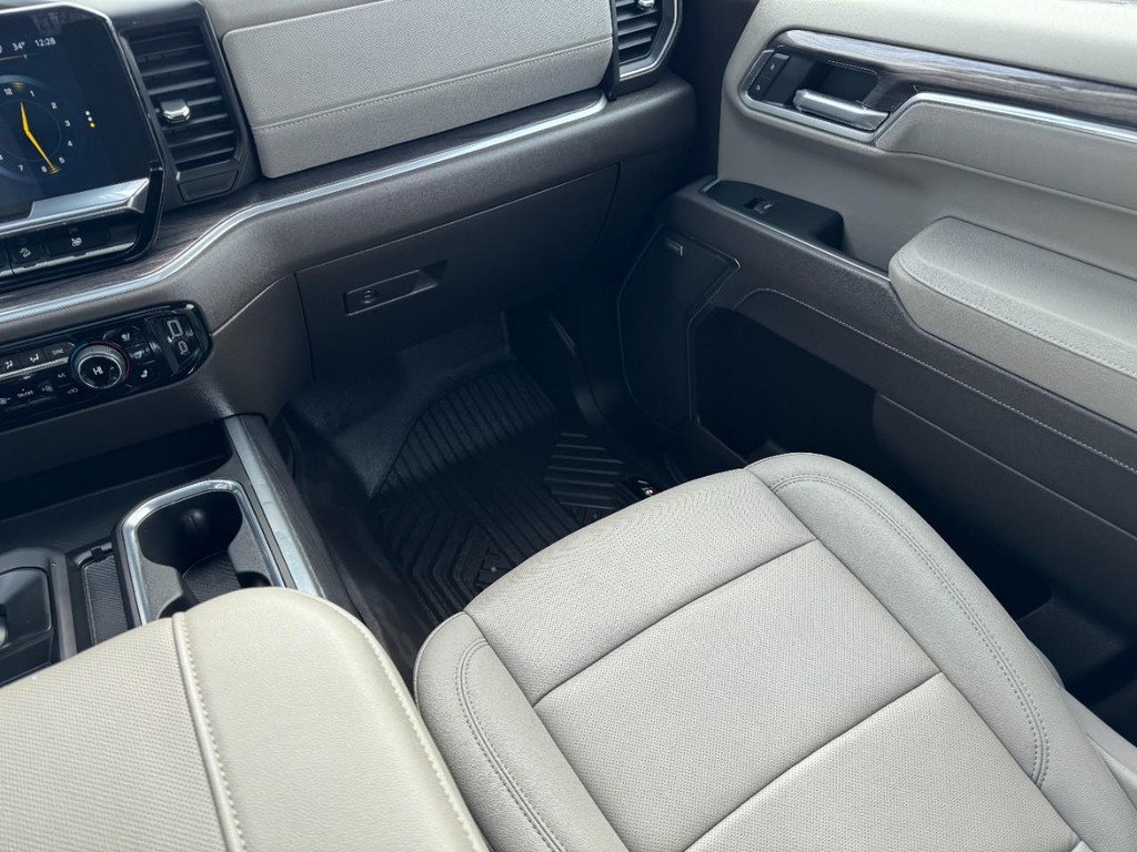 Chevrolet Silverado 1500 Vehicle Full-screen Gallery Image 14