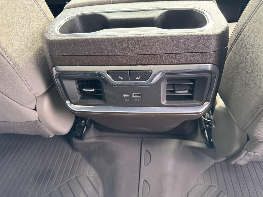 Chevrolet Silverado 1500 Vehicle Full-screen Gallery Image 15