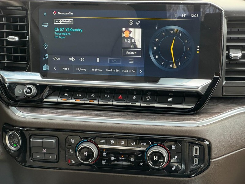 Chevrolet Silverado 1500 Vehicle Full-screen Gallery Image 12