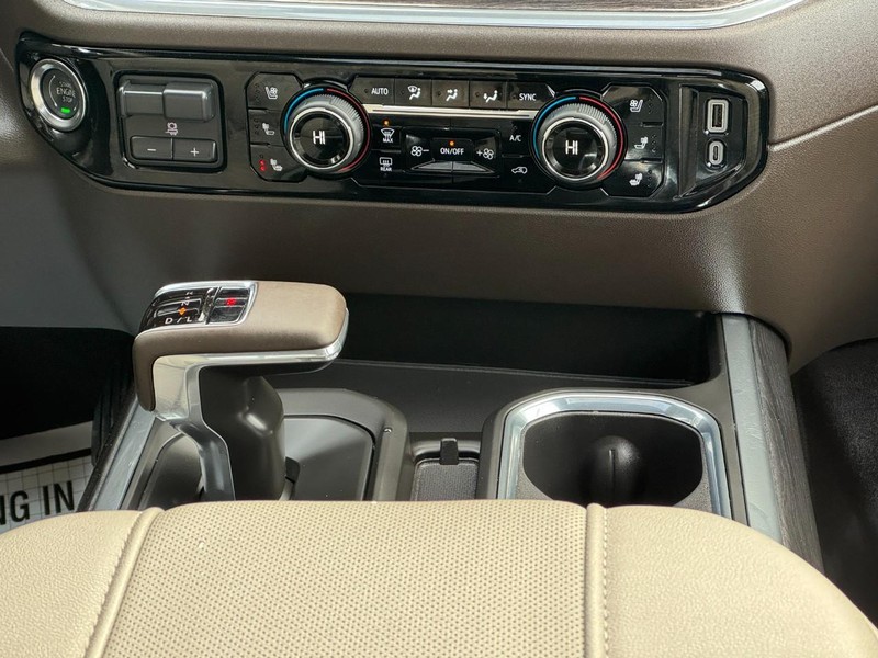 Chevrolet Silverado 1500 Vehicle Full-screen Gallery Image 13