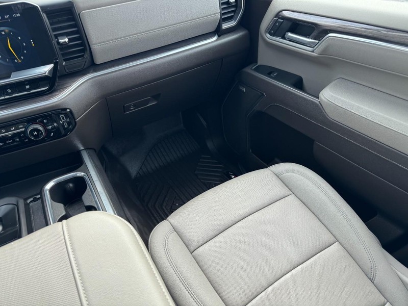 Chevrolet Silverado 1500 Vehicle Full-screen Gallery Image 14