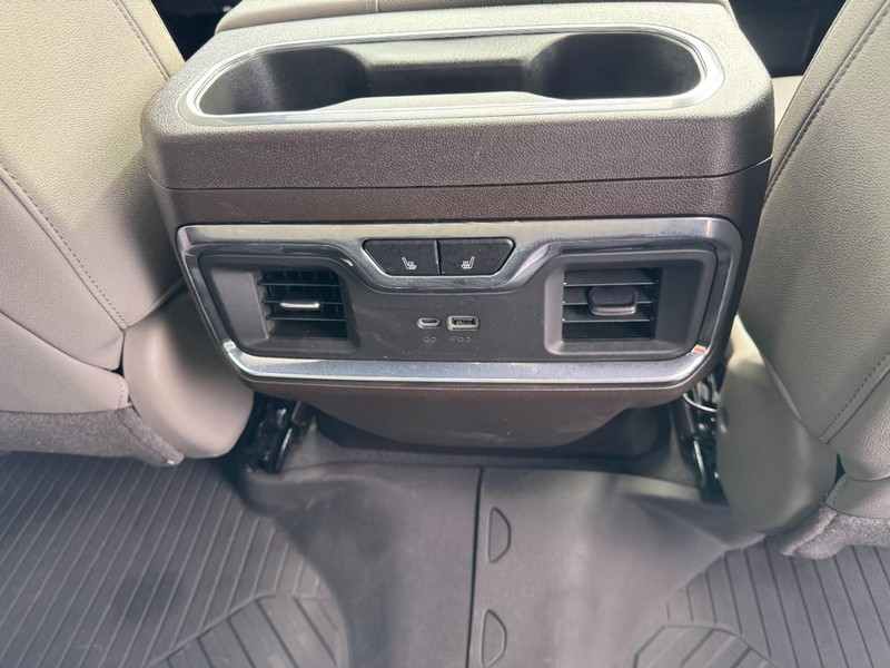 Chevrolet Silverado 1500 Vehicle Full-screen Gallery Image 15