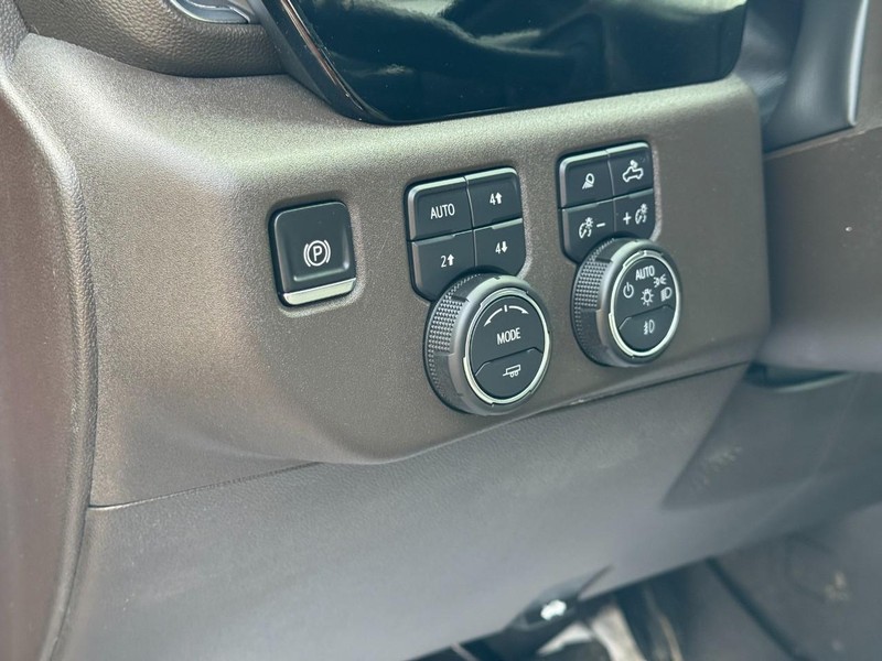 Chevrolet Silverado 1500 Vehicle Full-screen Gallery Image 16