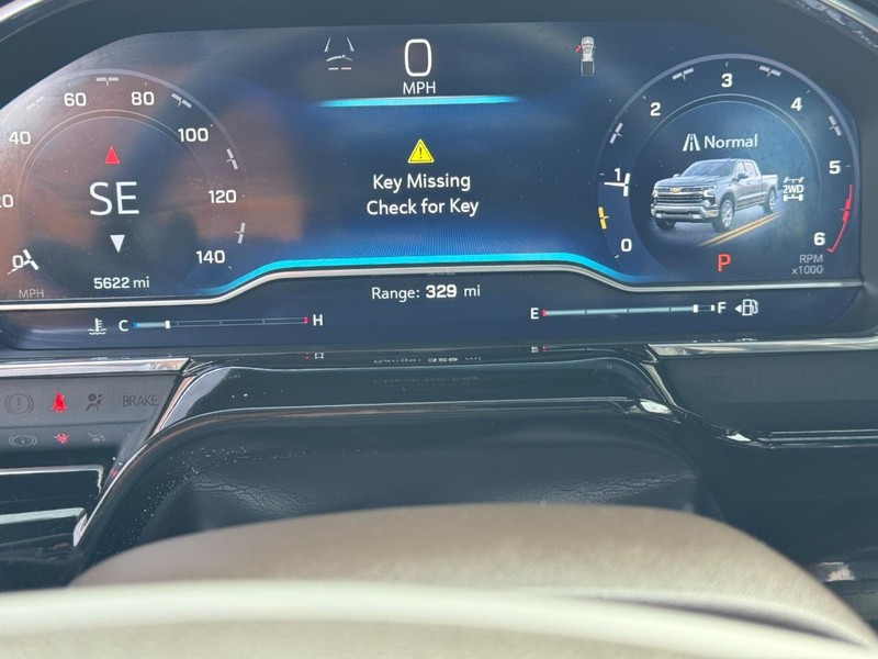 Chevrolet Silverado 1500 Vehicle Full-screen Gallery Image 19