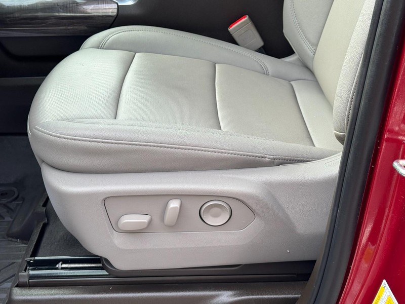 Chevrolet Silverado 1500 Vehicle Full-screen Gallery Image 23