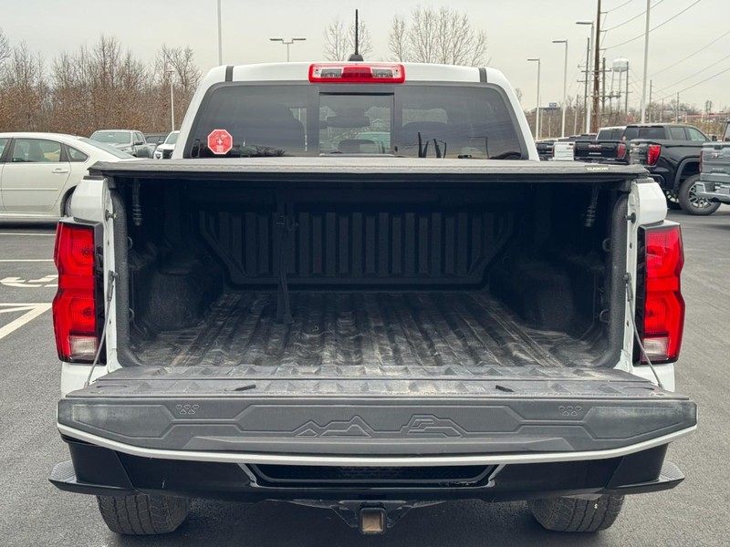 Chevrolet Colorado Vehicle Full-screen Gallery Image 04