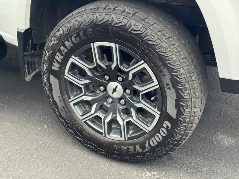 Chevrolet Colorado Vehicle Full-screen Gallery Image 07