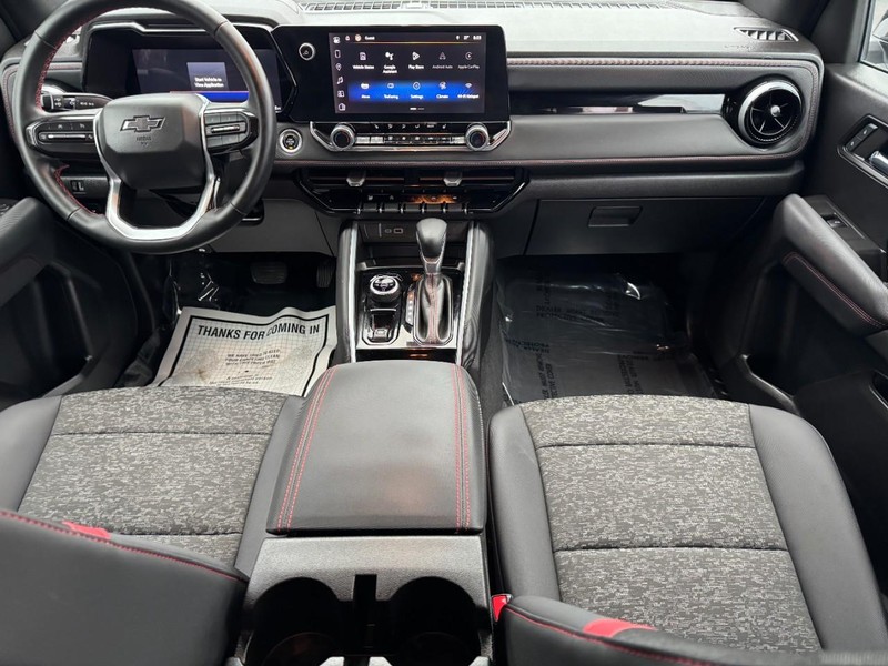 Chevrolet Colorado Vehicle Full-screen Gallery Image 11