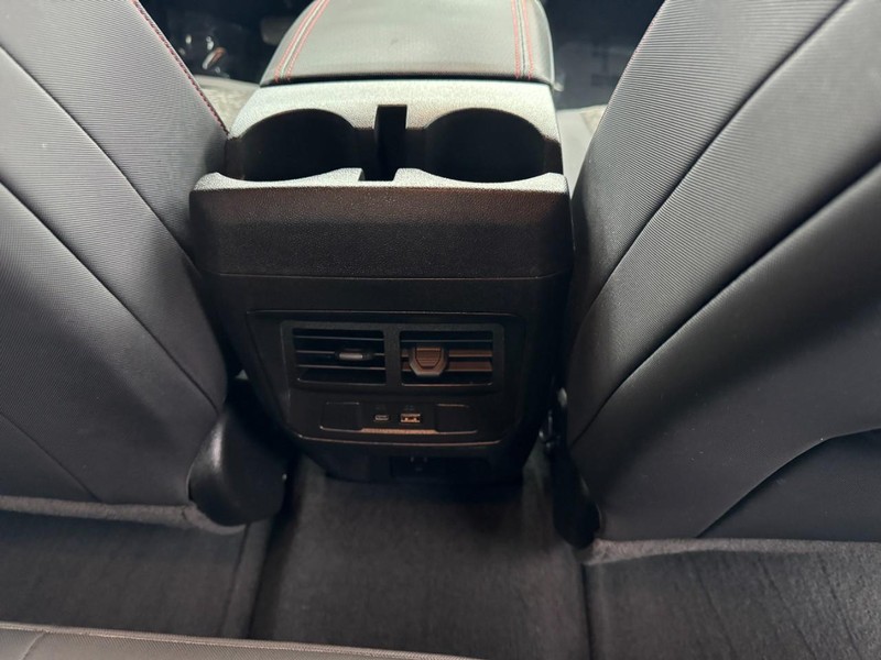 Chevrolet Colorado Vehicle Full-screen Gallery Image 16