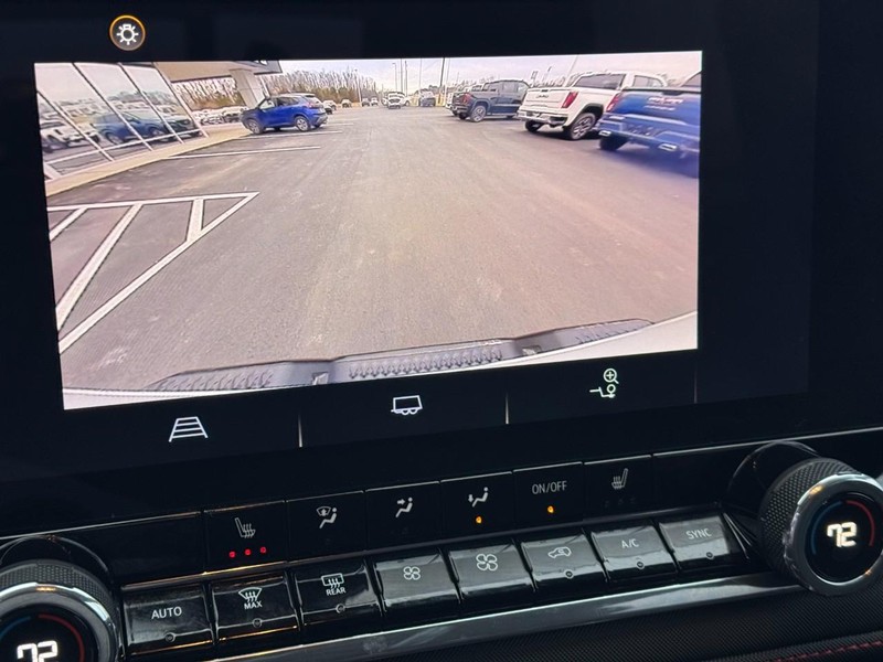 Chevrolet Colorado Vehicle Full-screen Gallery Image 21