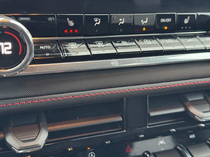 Chevrolet Colorado Vehicle Full-screen Gallery Image 22