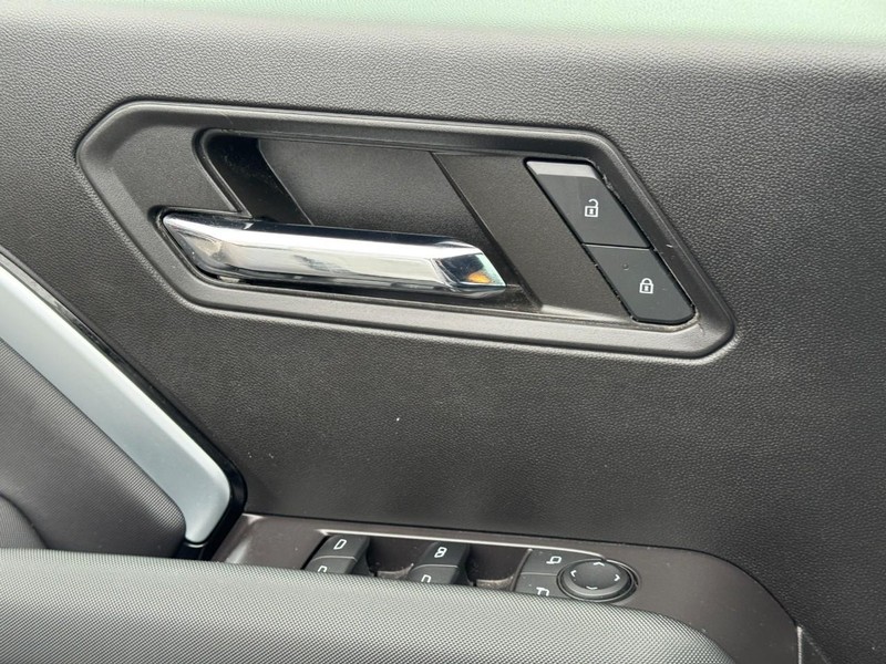 Chevrolet Colorado Vehicle Full-screen Gallery Image 24