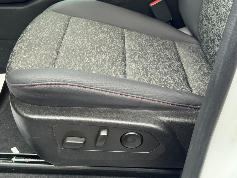 Chevrolet Colorado Vehicle Full-screen Gallery Image 25