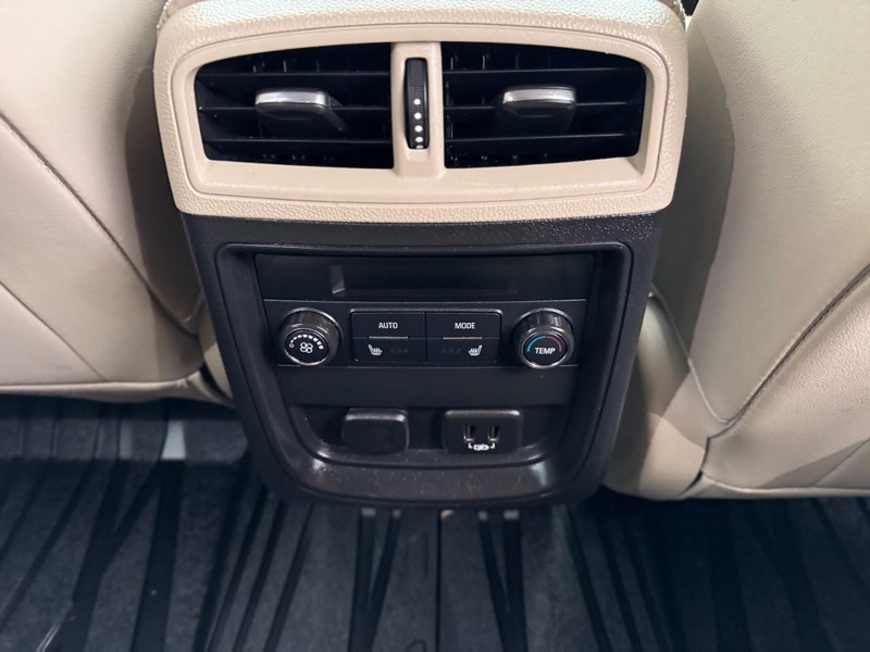 Buick Envision Vehicle Full-screen Gallery Image 16