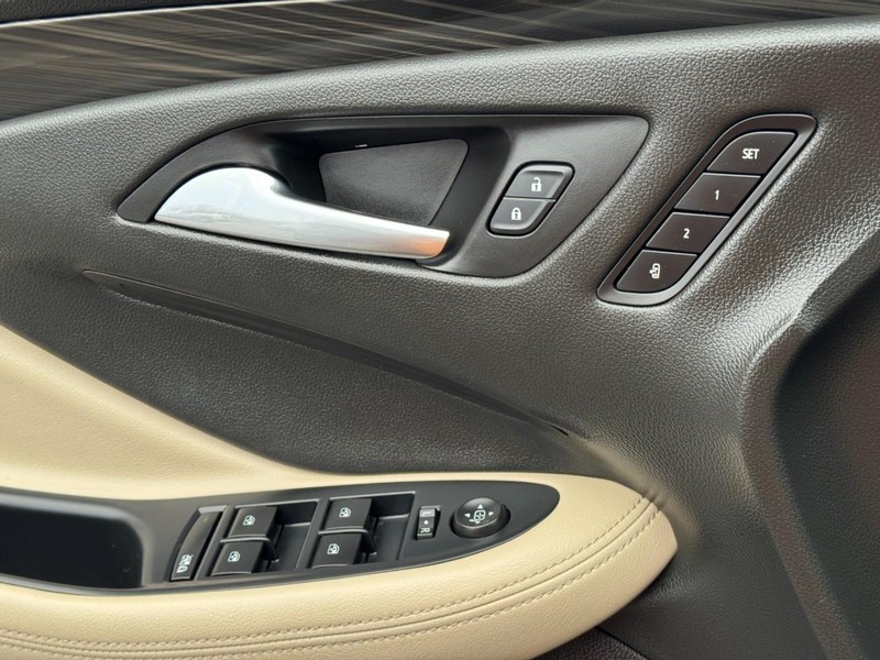 Buick Envision Vehicle Full-screen Gallery Image 23