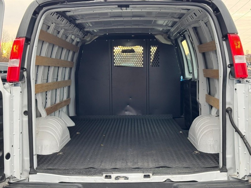Chevrolet Express Cargo Van Vehicle Full-screen Gallery Image 04