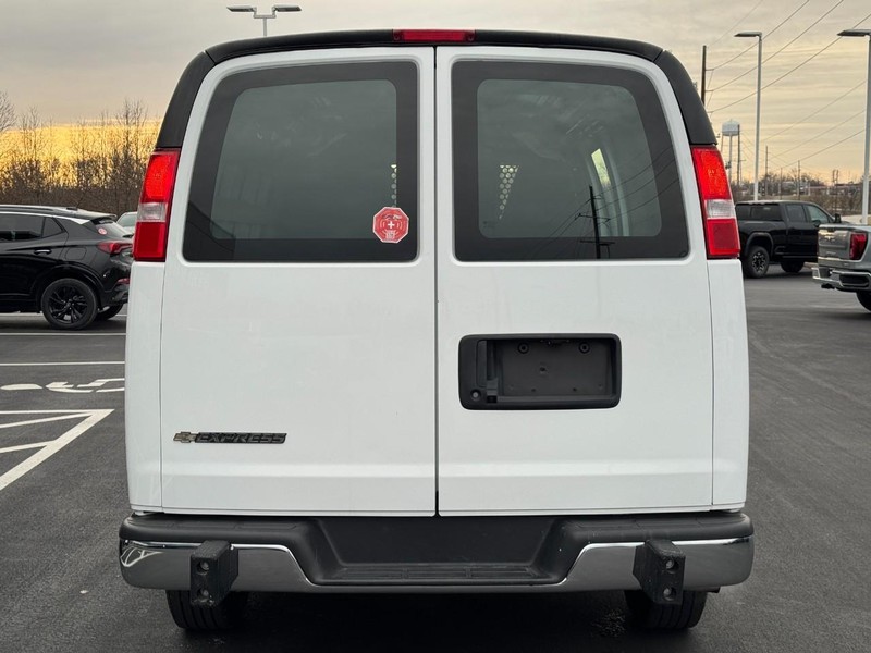 Chevrolet Express Cargo Van Vehicle Full-screen Gallery Image 05