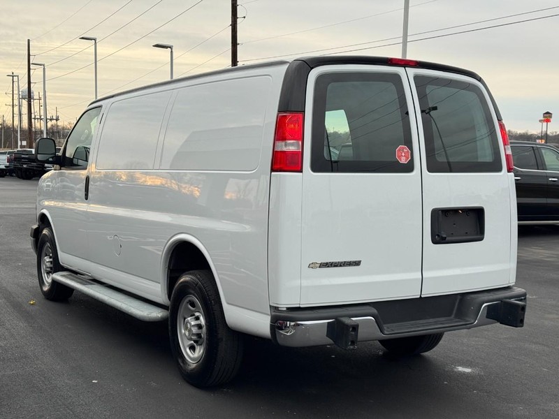 Chevrolet Express Cargo Van Vehicle Full-screen Gallery Image 06
