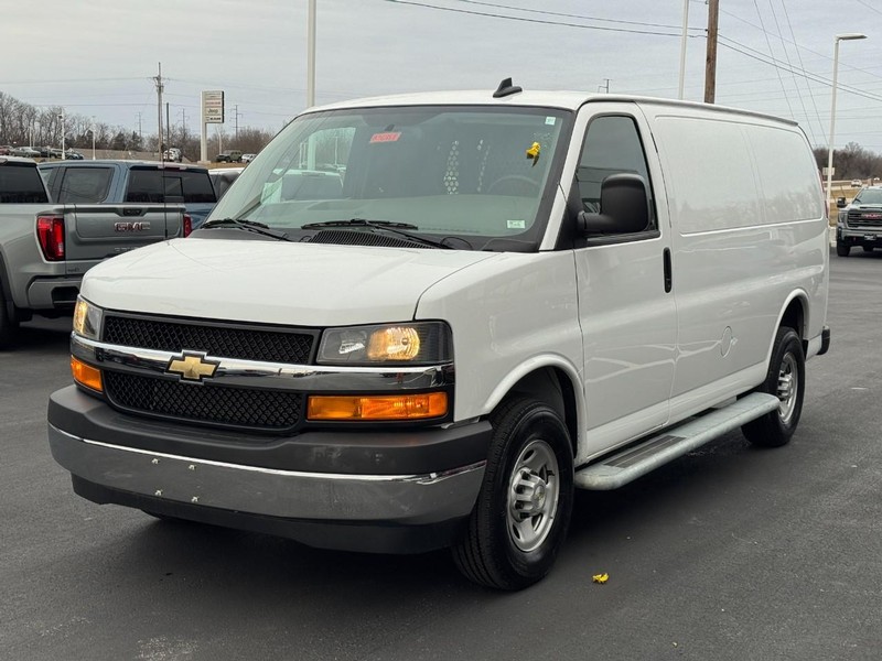 Chevrolet Express Cargo Van Vehicle Full-screen Gallery Image 08