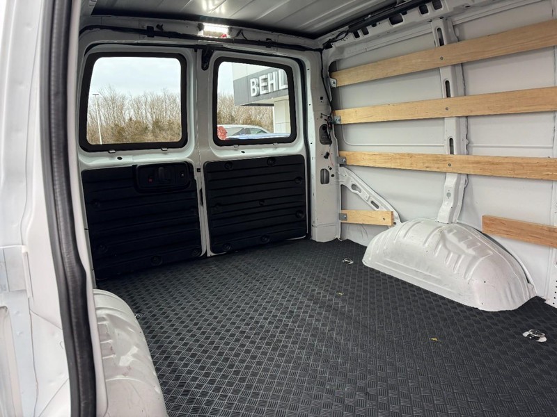 Chevrolet Express Cargo Van Vehicle Full-screen Gallery Image 11