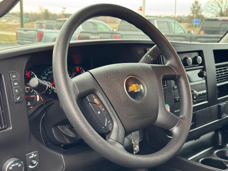 Chevrolet Express Cargo Van Vehicle Full-screen Gallery Image 14