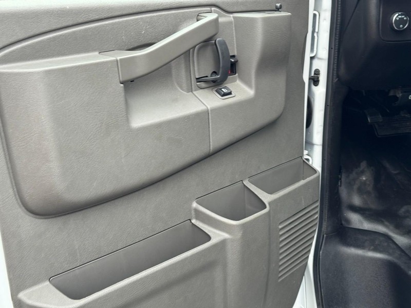Chevrolet Express Cargo Van Vehicle Full-screen Gallery Image 15