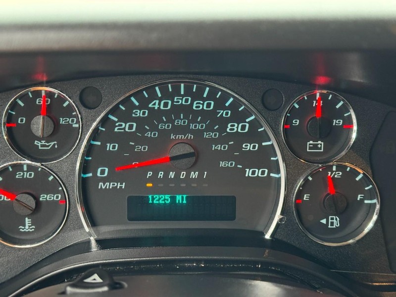 Chevrolet Express Cargo Van Vehicle Full-screen Gallery Image 17