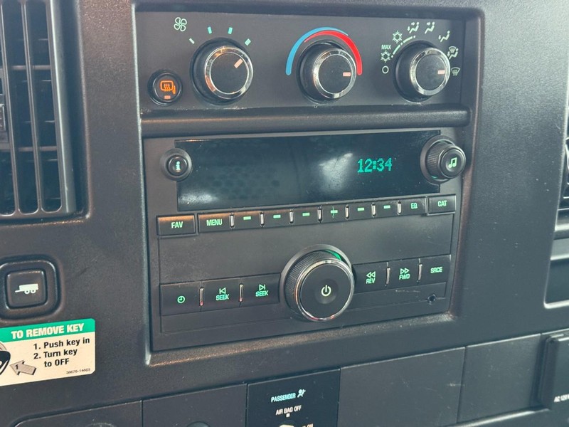 Chevrolet Express Cargo Van Vehicle Full-screen Gallery Image 18