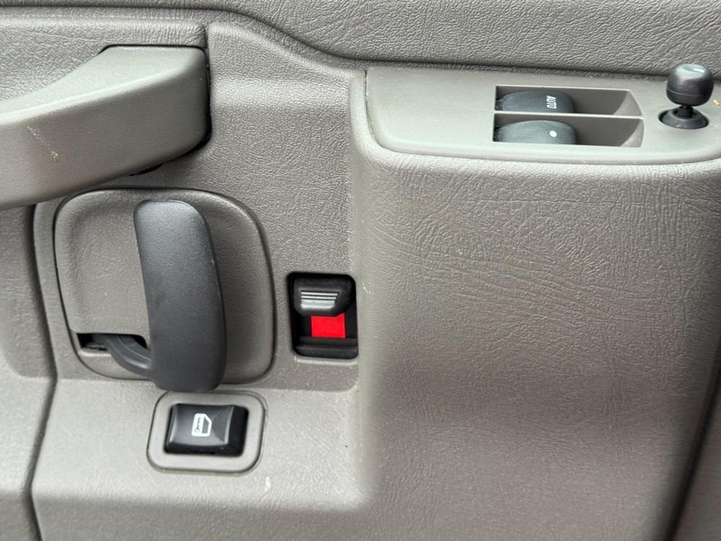 Chevrolet Express Cargo Van Vehicle Full-screen Gallery Image 22