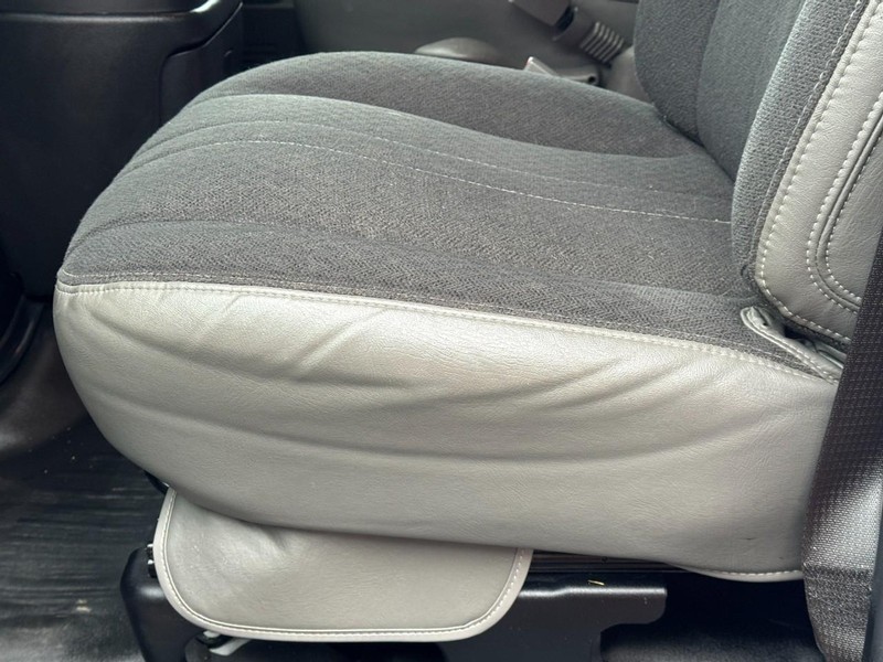 Chevrolet Express Cargo Van Vehicle Full-screen Gallery Image 23